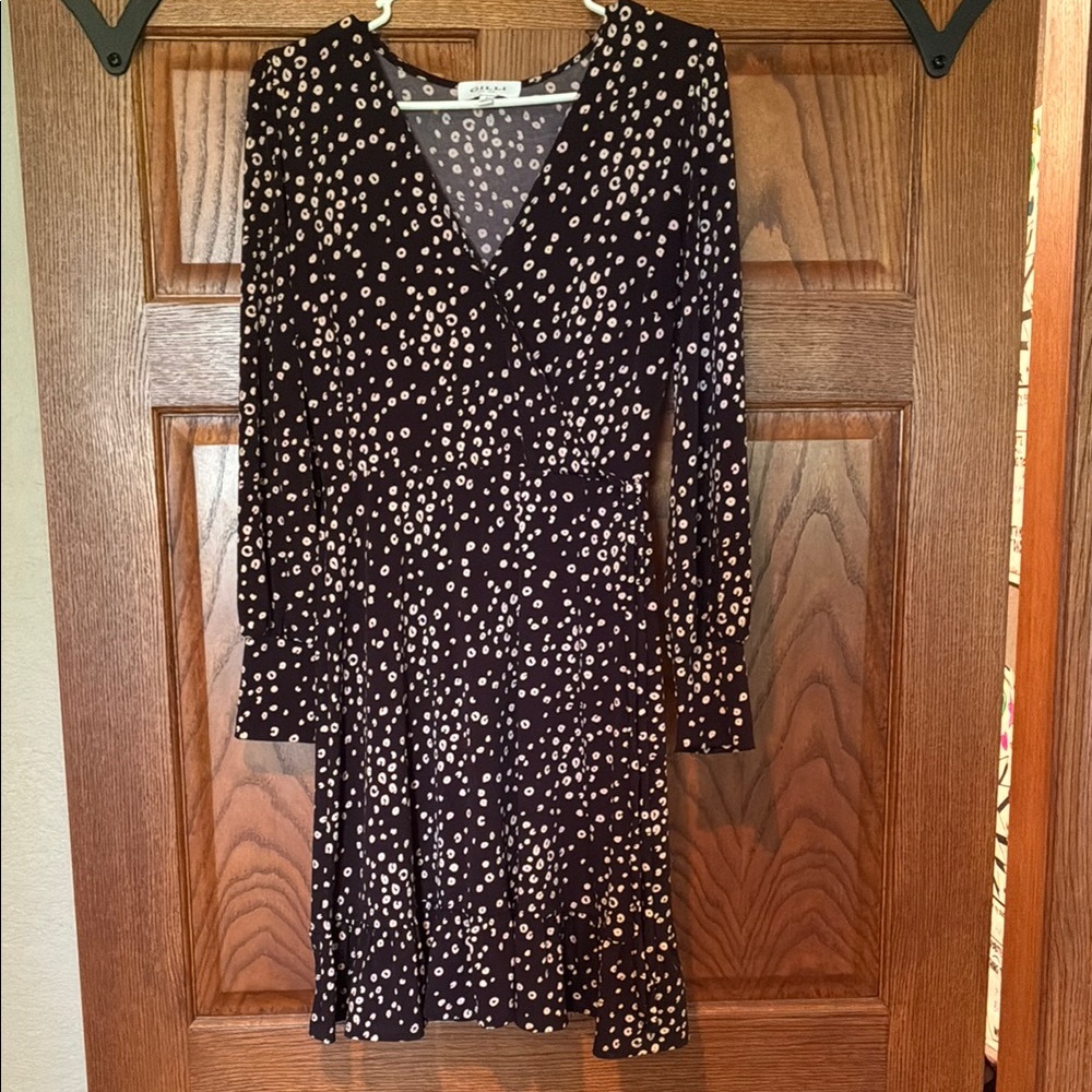 Gilli Plum and White Fit and Flare V-Neck Dress